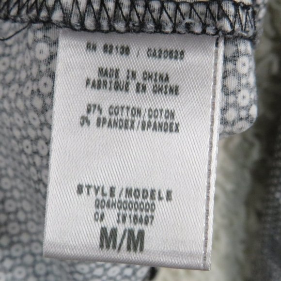 Guess* Women's Long Sleeve Low V-Neck Button Down Curved Hem Shirt~ Size‎ Medium - Picture 5 of 13